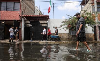 Siguen las obras y las lluvias anegan aún al oriente