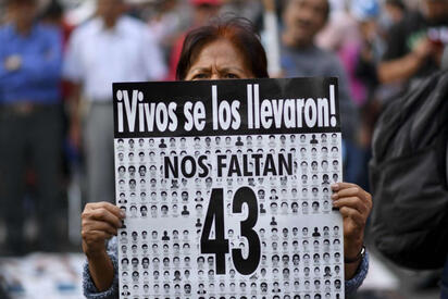 Caso Ayotzinapa da nuevo giro; Sheinbaum revisará informe de la CNDH
