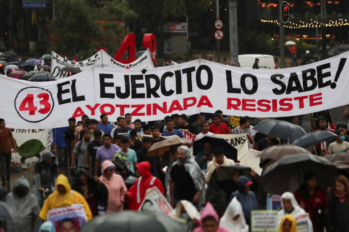 CNDH exime al Ejército en Ayotzinapa; Encinas revela archivos sobre militar desaparecido
