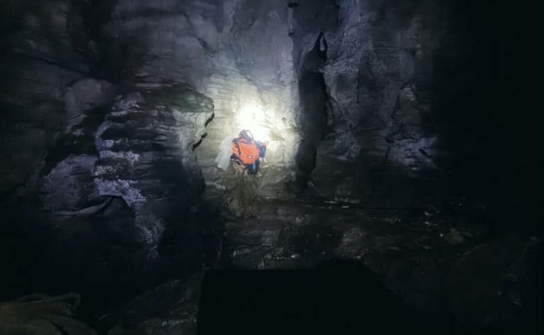 Suman cuatro muertos en gruta de Cuetzalan; frenan rescate por riesgo