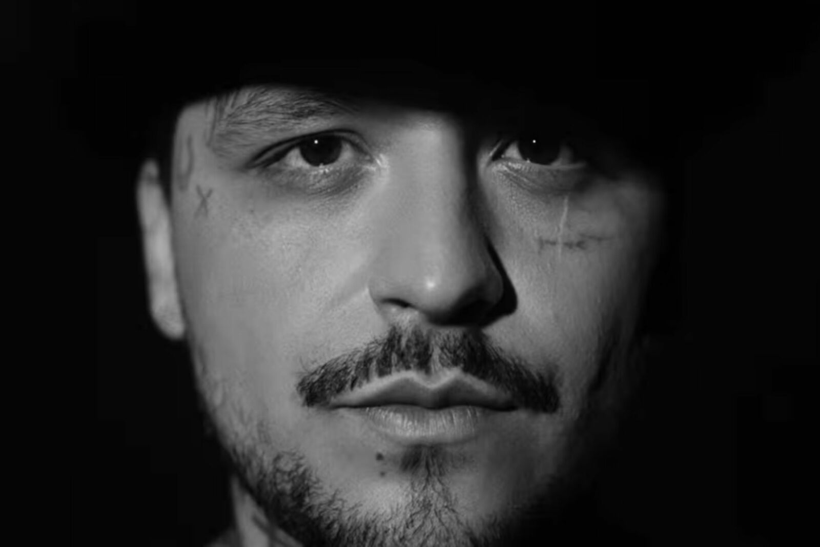 Papá de Christian Nodal niega conflicto por el registro del nombre del cantante