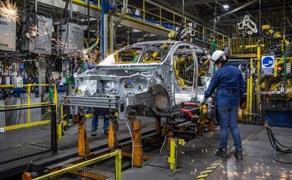 Industria automotriz de México enfrenta cambios por traslado de líneas a EU