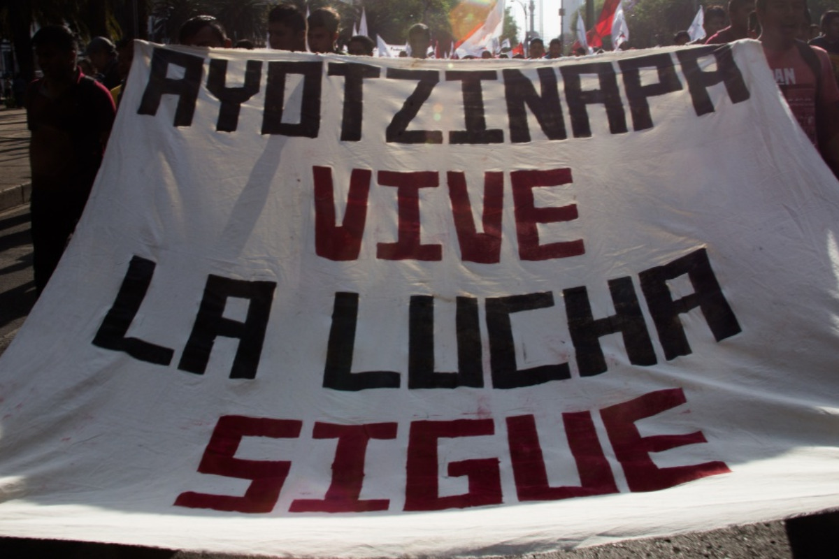 Padres de Ayotzinapa califican como traición informe de la CNDH