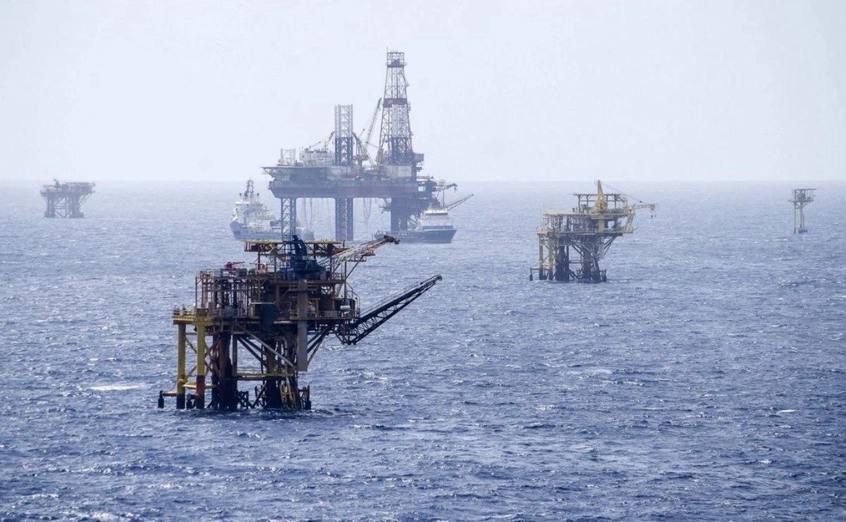 Precio del petróleo mexicano sube 9.3% por tensión en Medio Oriente