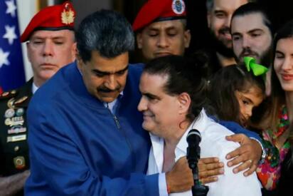 Un juez federal de Estados Unidos ordenó a Nicolás Maduro y otros dirigentes chavistas pagar 314 millones de dólares por una demanda civil.  Un juez