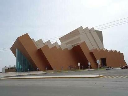 Teatro José Manuel Maldonado evidencia deterioro durante graduaciones