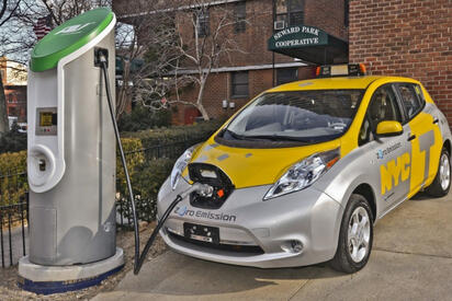 China encuentra una nueva defensa contra el alza del petróleo: los autos eléctricos