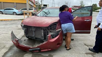 Paramédicos y autoridades atendieron la emergencia.  MONCLOVA, COAH.— La movilización de paramédicos de la Cruz Roja Mexicana y elementos