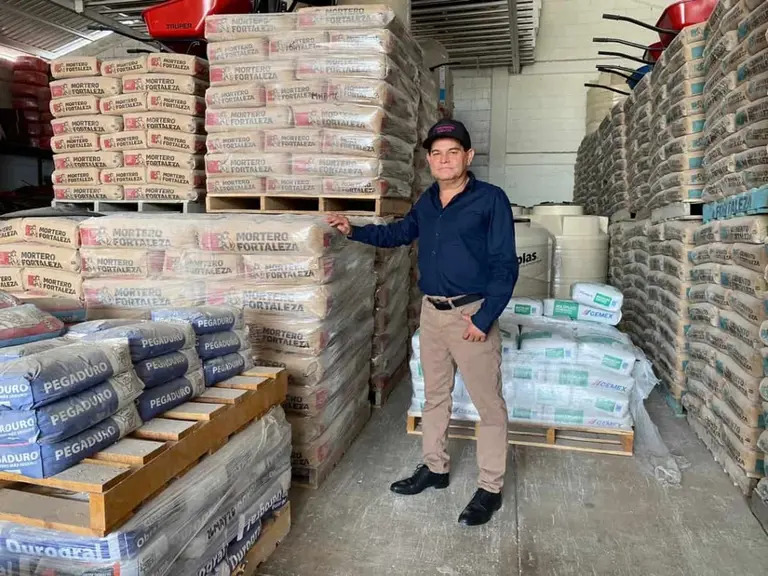 Comía tortillas con sal; hoy es un exitoso empresario que ayuda a su pueblo
