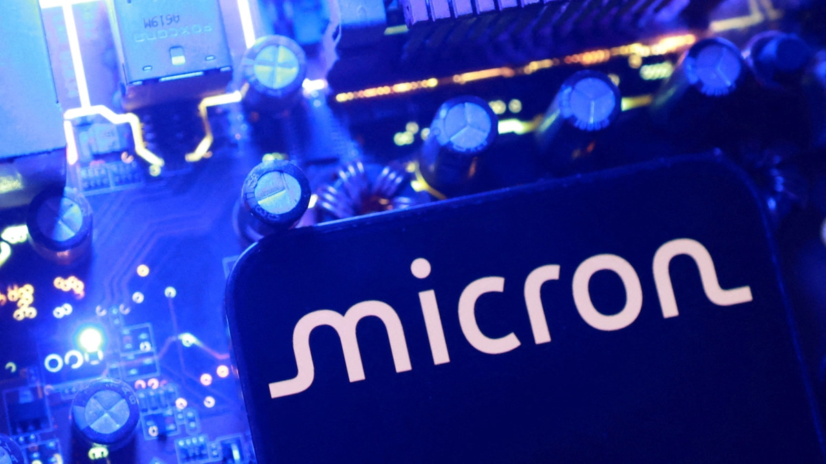Micron firma acuerdos con Qualcomm y Harman para garantizar chips para autos con IA