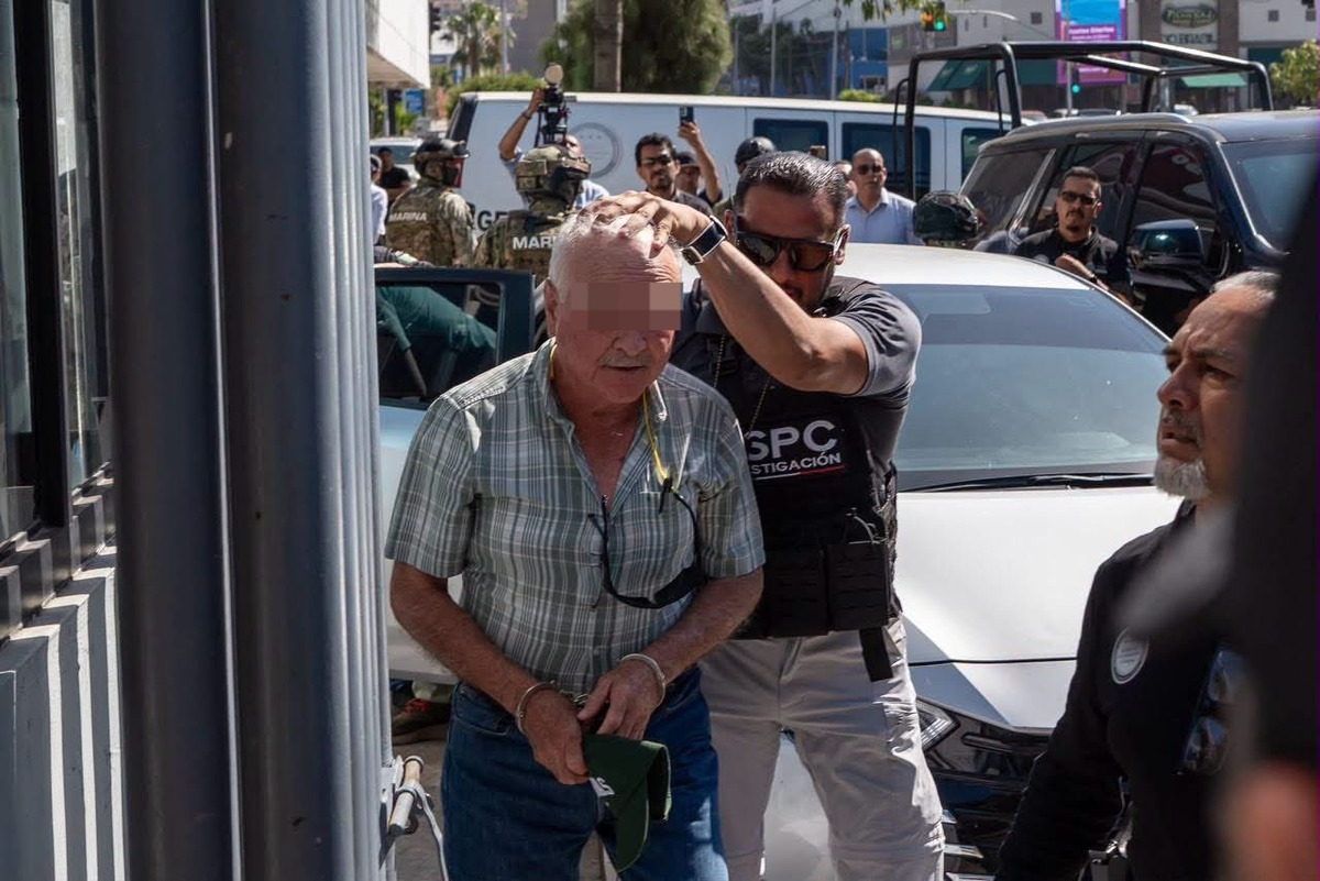 Ernesto Ruffo llega a la FGR de Baja California tras ser detenido por delincuencia organizada y huachicol fiscal
