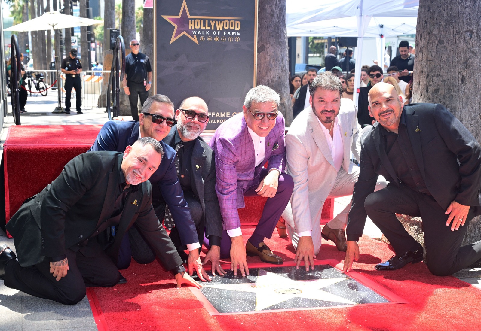 Intocable recibe su estrella en Hollywood tras 35 años de trayectoria musical