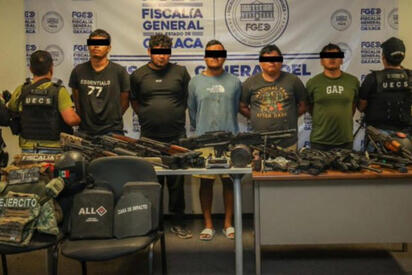 Ex policías convertidos en presuntos criminales; les aseguran arsenal de alto poder