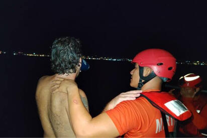 Minutos de angustia en el mar: tres personas son salvadas por la Marina