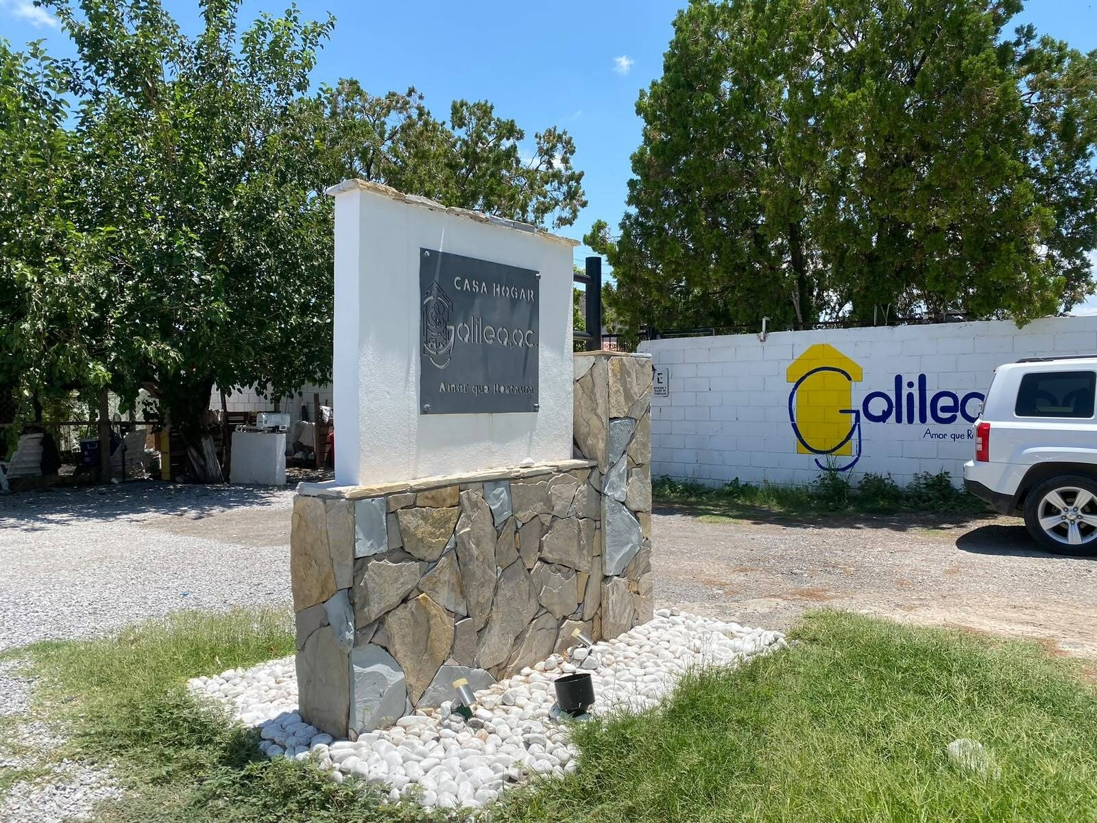 El abrazo que esperaron posiblemente por años por fin llegó; los menores dejaron las casas hogar Galilea y Alba Moreira para comenzar una nueva vida