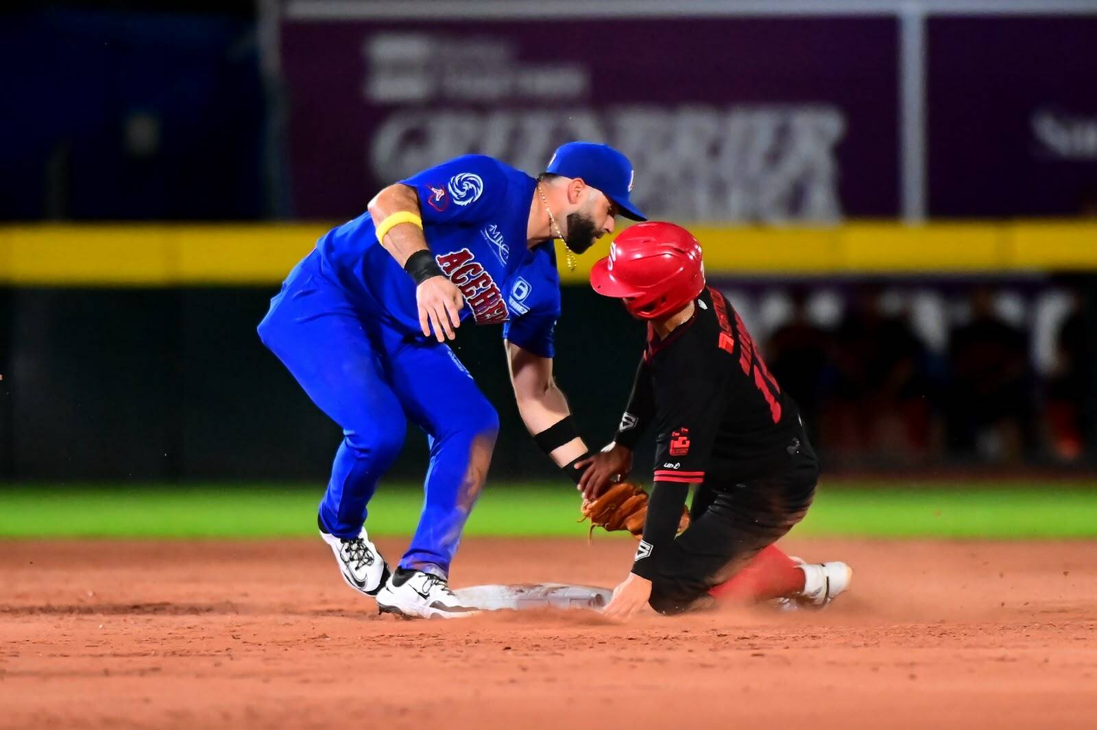 Durango remonta y derrota 6-4 a Acereros en 11 emocionantes entradas
