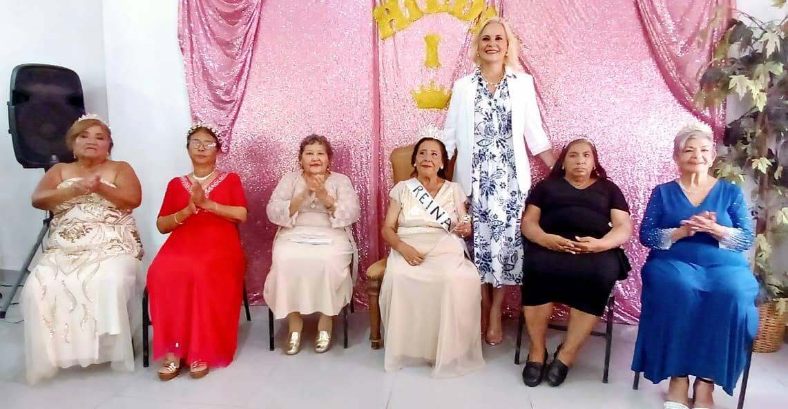 CELEBRACIÓN La comunidad de Minas de Barroterán celebró la coronación de Hilda I como Reina del Adulto Mayor, en una ceremonia que reconoció su legado. Barroterán