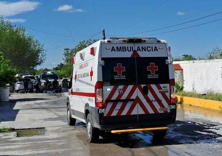 Termina en el hospital tras sufrir caída mientras daba mantenimiento a su vivienda