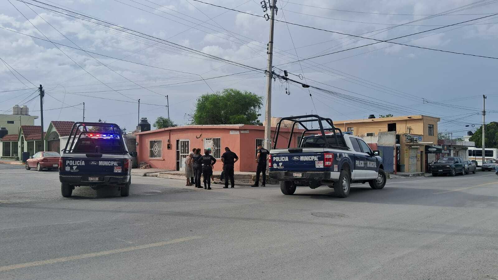 Mujer convulsiona en calles de Frontera; familiares la trasladan al hospital