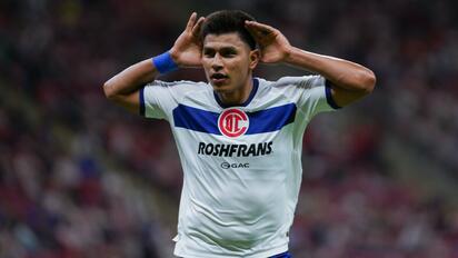 Con penal de Vega y gol de Gallardo, Toluca vence a Chivas en el debut del Apertura
