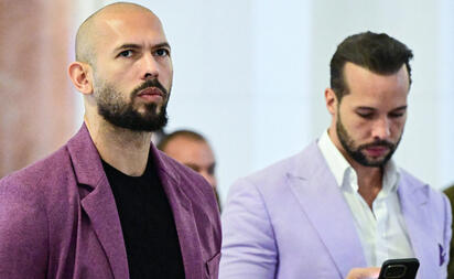 Hermanos Tate enfrentan nuevos cargos por acusaciones de trata y agresión sexual