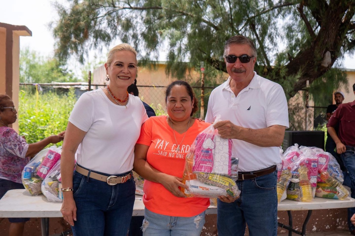Laura Jiménez lleva brigada social con apoyos a familias de Barroterán