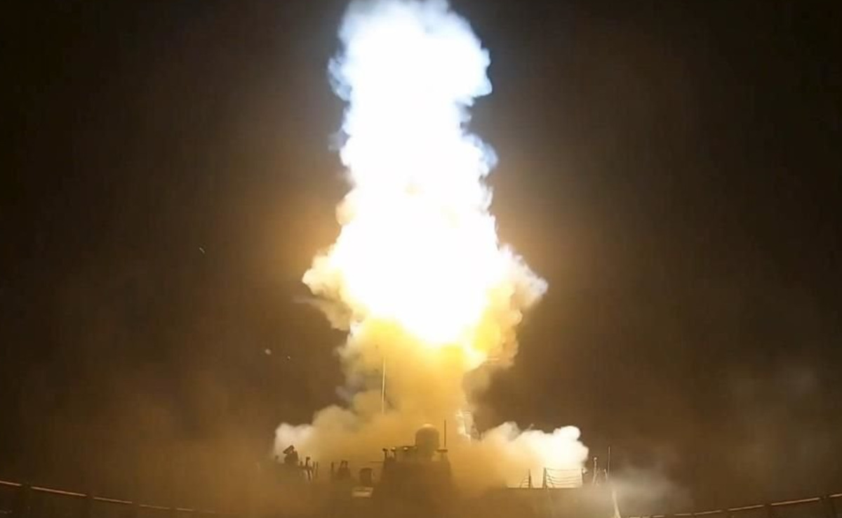 EU bombardea Irán y aumenta tensión en el estrecho de Ormuz