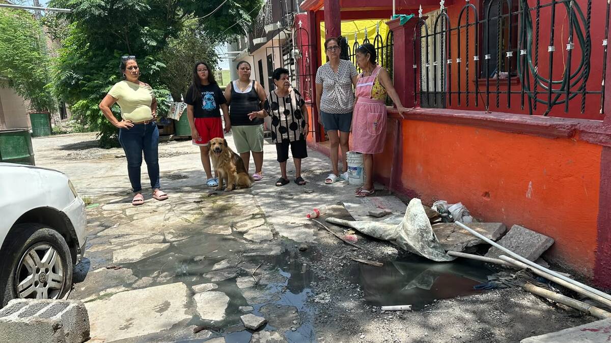 Vecinos de Miravalle 2 denuncian cinco meses entre aguas negras y malos olores