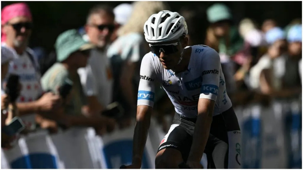 Isaac del Toro se sube al podio del Tour de Francia tras la etapa 15