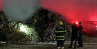 Bomberos sofoca un fuerte incendio en Torreón.