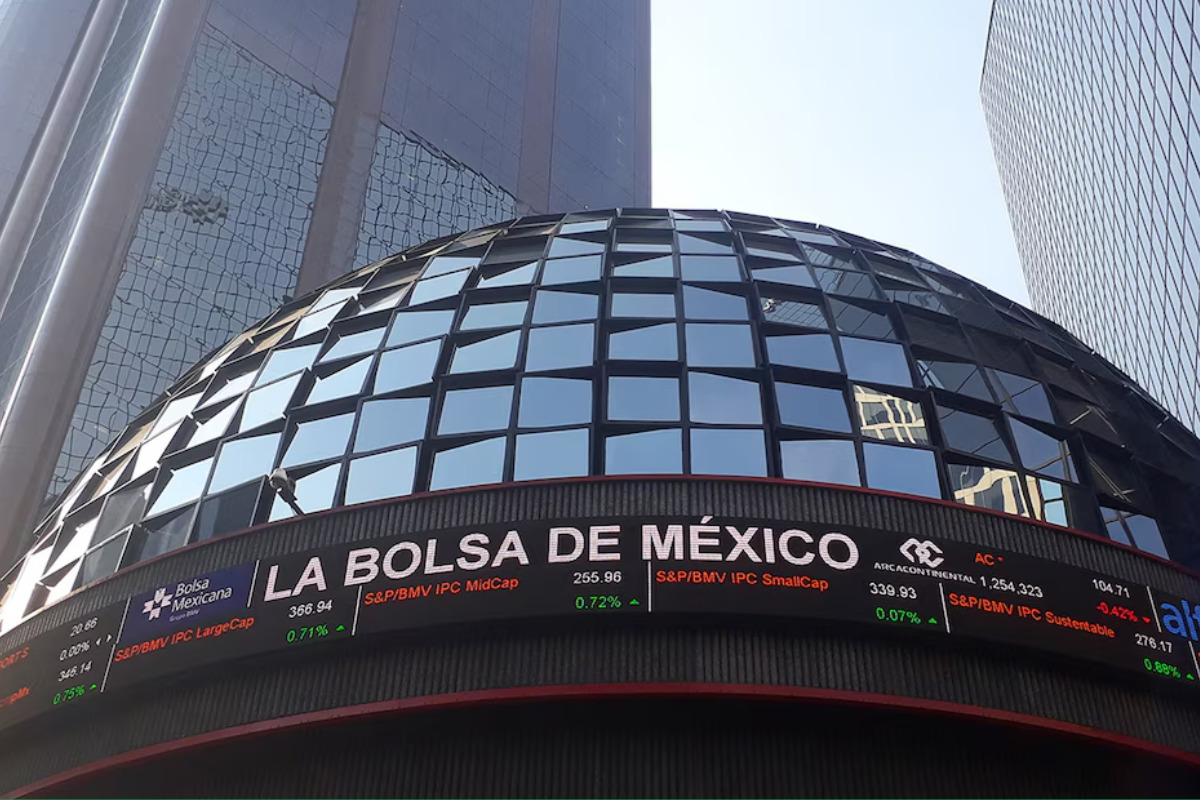 BMV: consumo resiste, pero aerolíneas e inmobiliarias enfrentan desaceleración