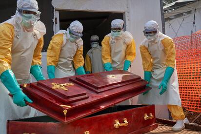 Brote de ébola en República Democrática del Congo supera las 900 muertes
