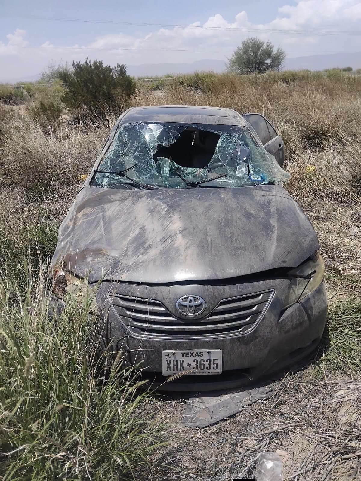 Dos personas son hospitalizadas tras aparatosa volcadura en la carretera Cuatro Ciénegas–San Pedro