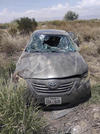 Dos personas son hospitalizadas tras aparatosa volcadura en la carretera Cuatro Ciénegas–San Pedro