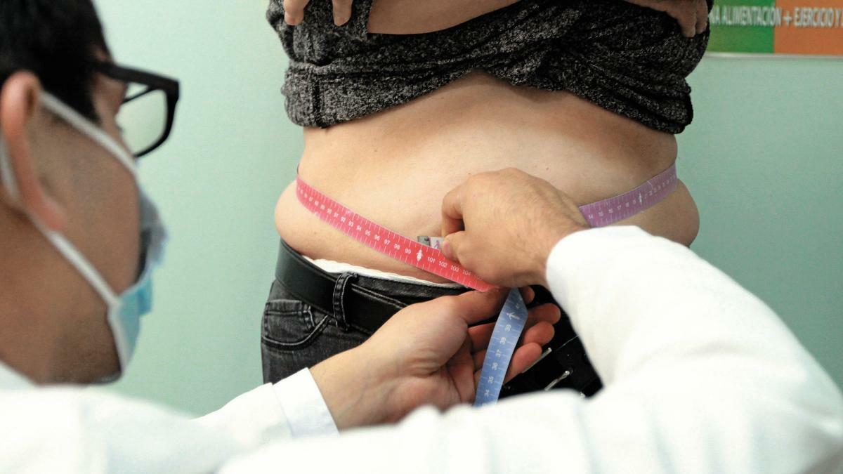 El aumento de obesidad y diabetes impulsa el uso de medicamentos para adelgazar, pero especialistas advierten riesgos si se consumen sin supervisión médica.