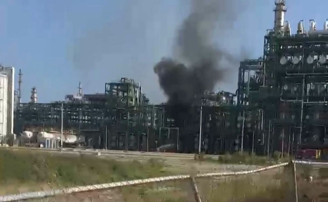 Se registra incendio en la Refinería Olmeca de Dos Bocas; Pemex descarta lesionados