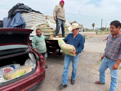 Entregan 360 bultos de cemento para beneficiar a 25 familias de San Juan de Sabinas