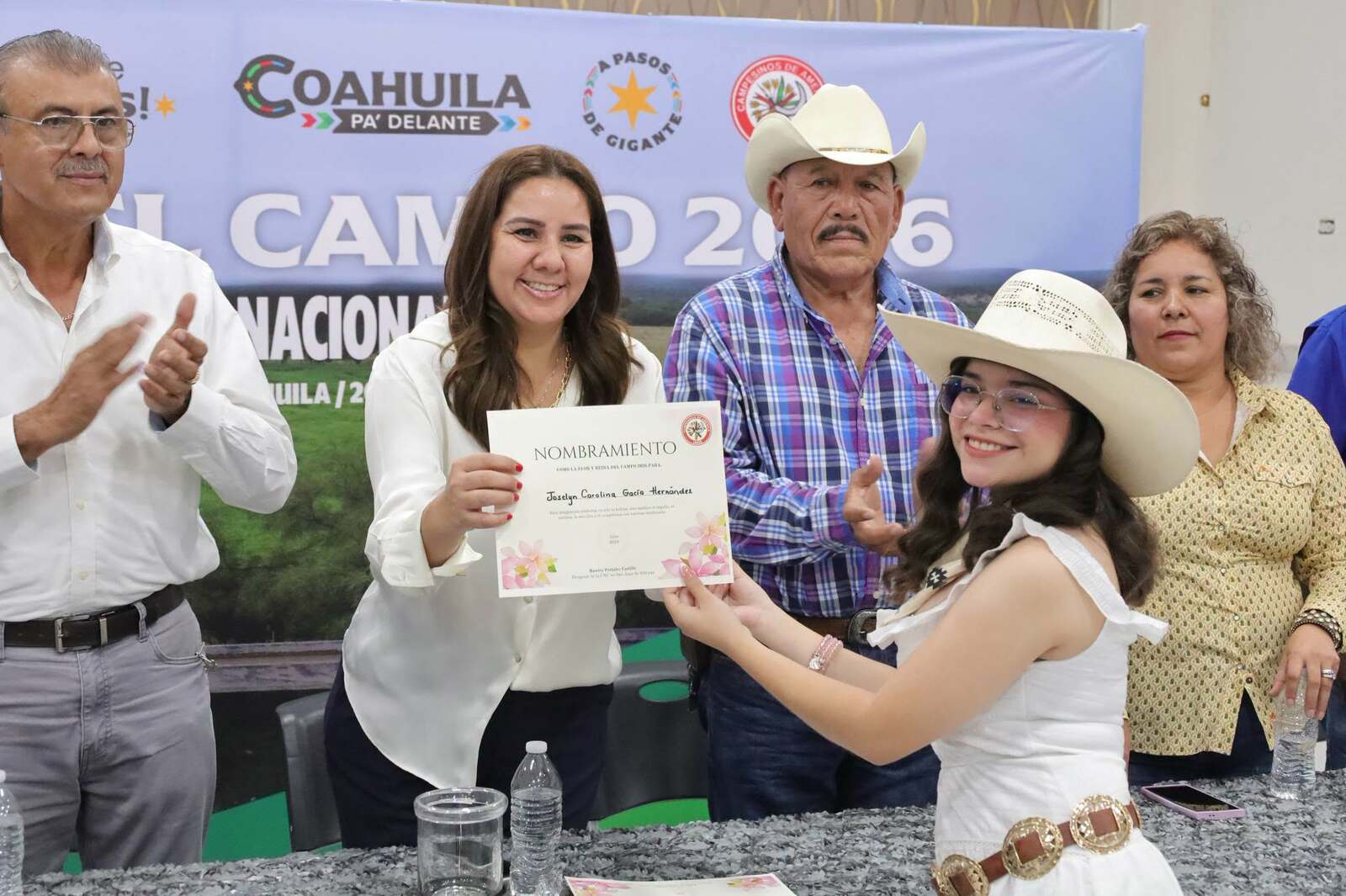 Joselyn García representará al ejido Paso del Coyote en Flor del Campo