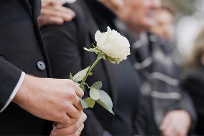 El último acto de amor de una abuela: defendió a su nieta y perdió la vida