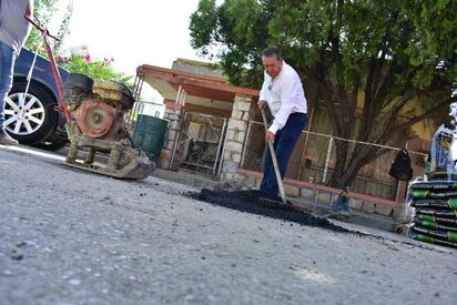 Óscar Ríos supervisa campaña permanente de bacheo con mayor cobertura