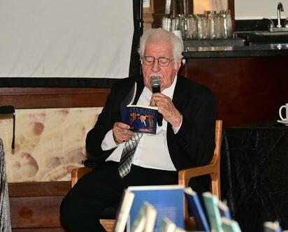 Felipe González presenta 'Del Acero a la Pluma'