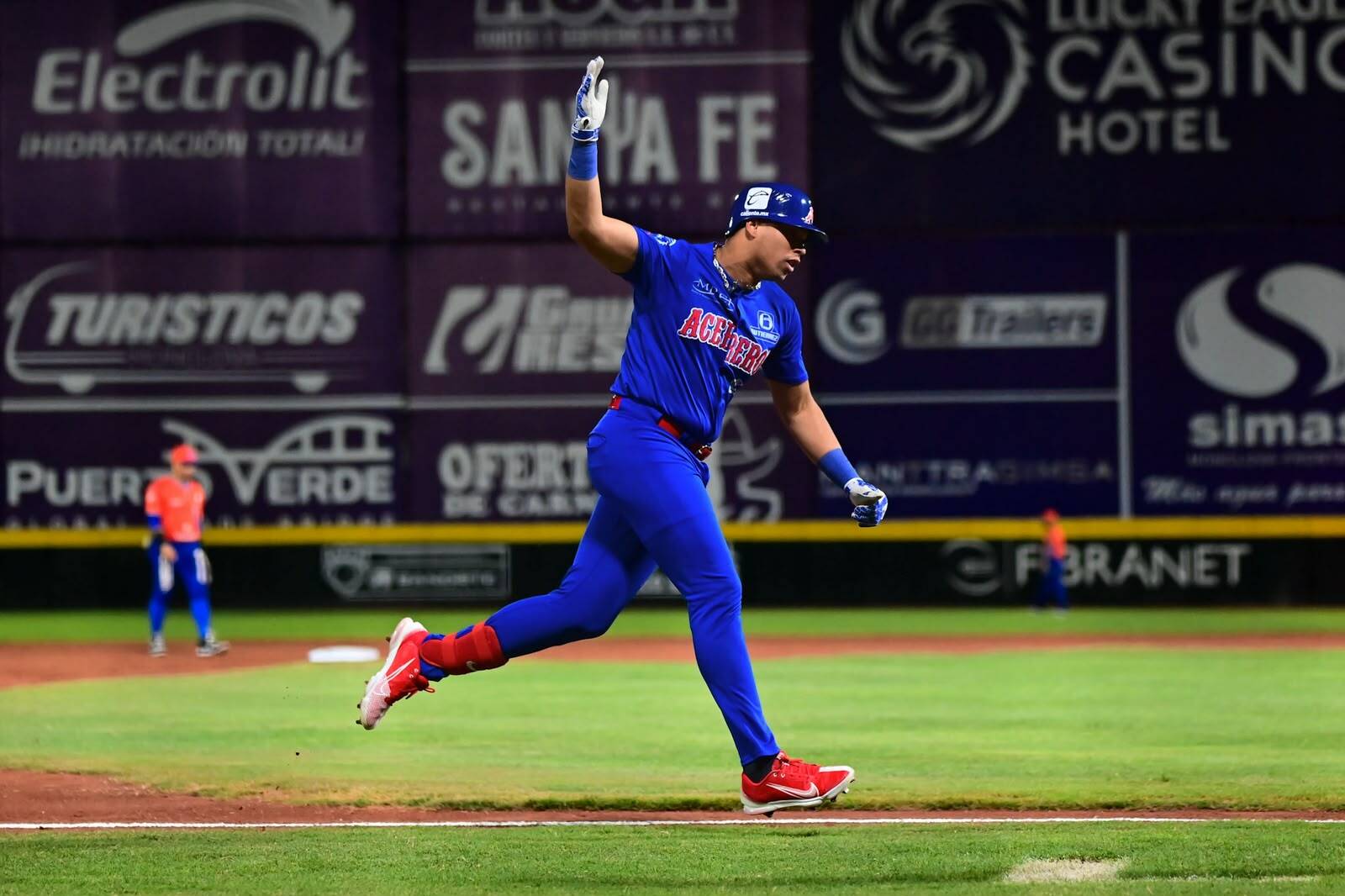 Grand slam de Ryan Hernández impulsa a Acereros al triunfo sobre Algodoneros