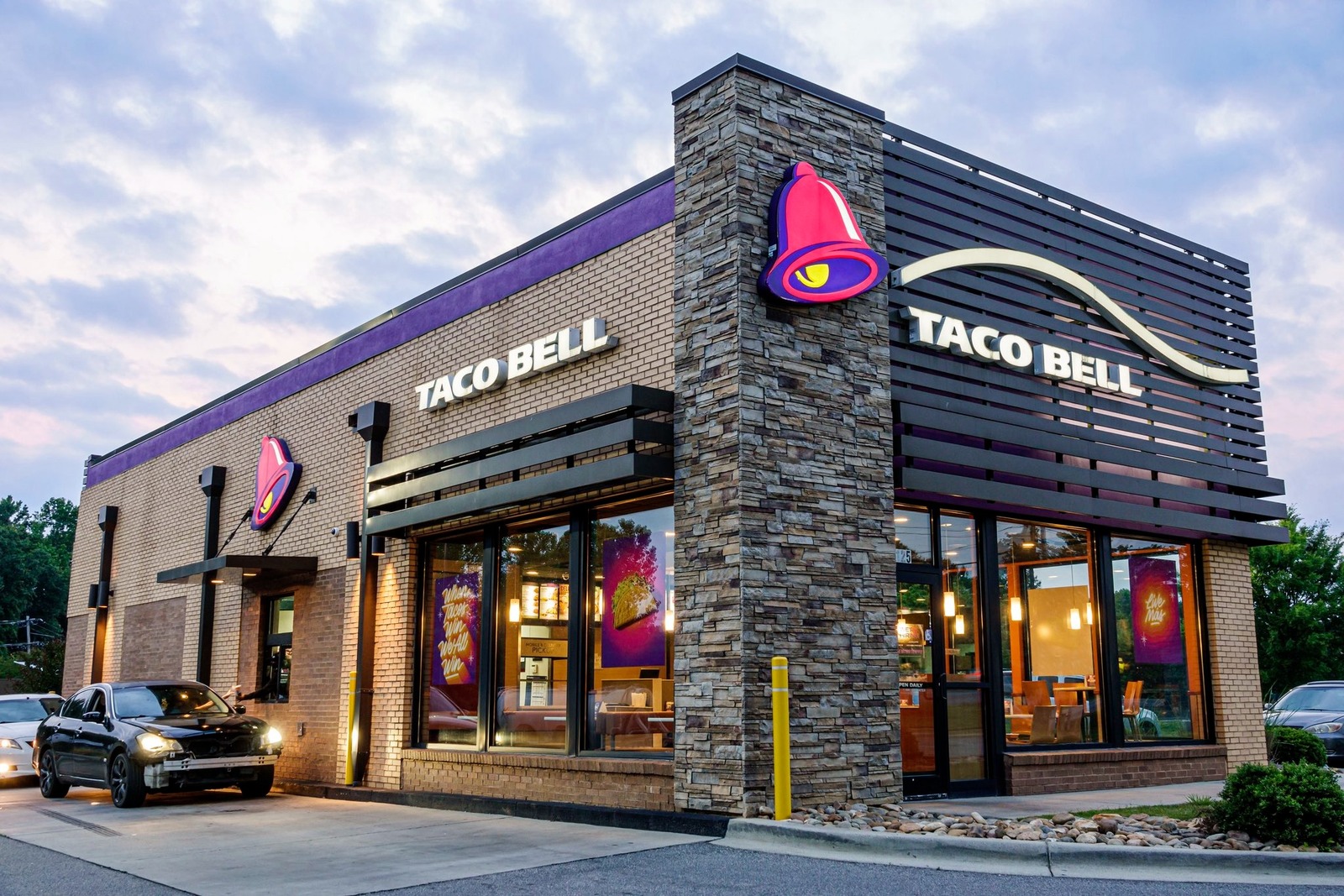 Demandan a Taco Bell por brote de ciclosporiasis ligado a lechuga en EU