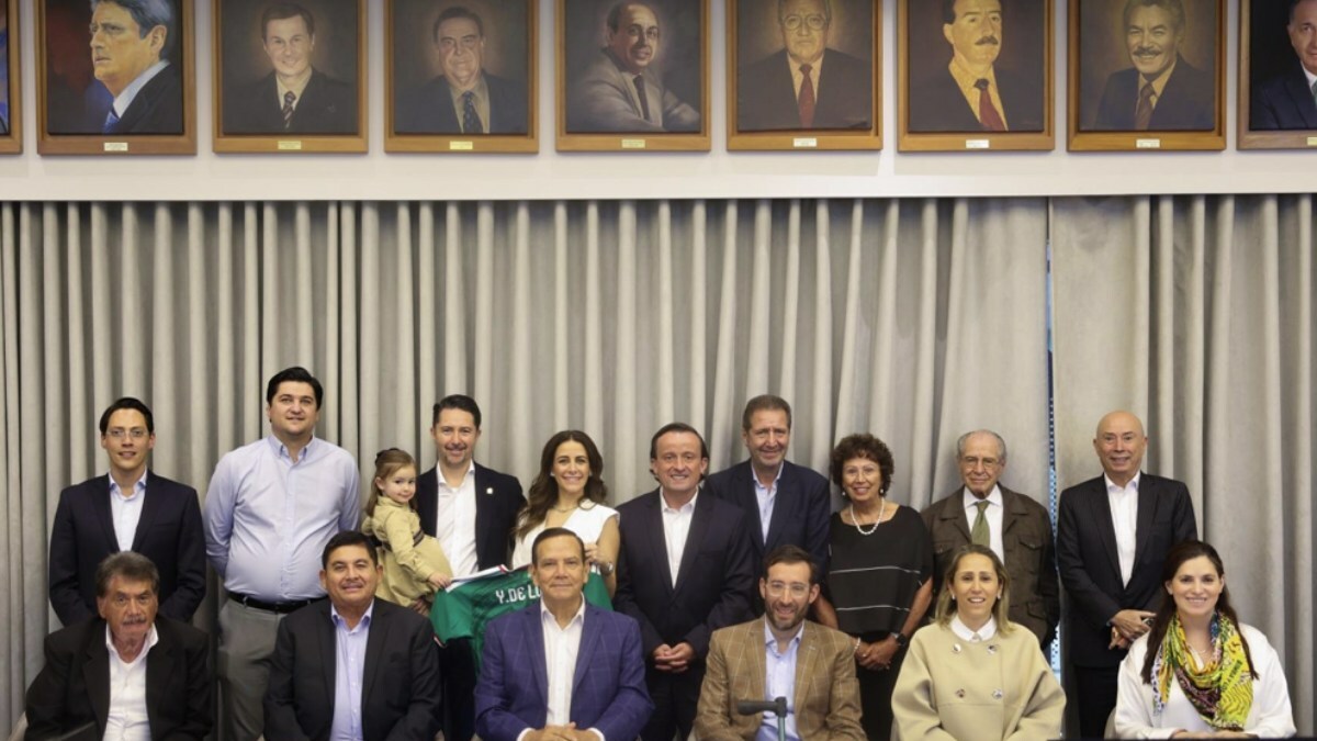 La FMF reconoce la gestión de Yon de Luisa con un acto en la Casa del Futbol