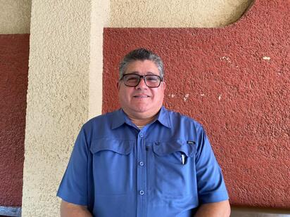El párroco José López mantiene la esperanza ante avances que acercan una solución para trabajadores de AHMSA.  Durante años, los trabajadores de Altos Hornos