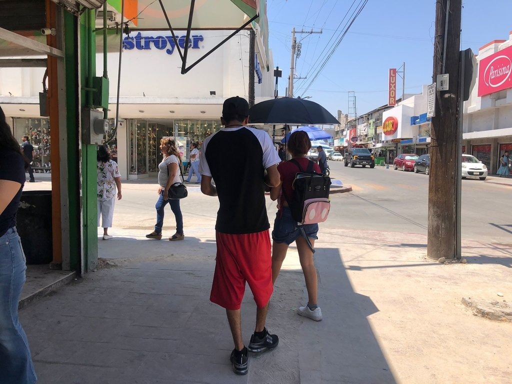 Adolescentes recurren a peligrosa dieta de la manzana