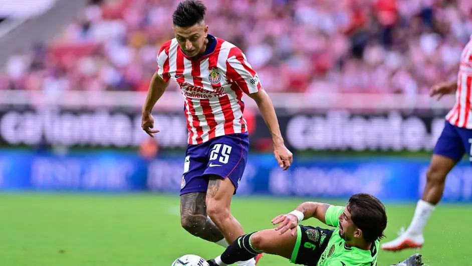 Roberto Alvarado rescata a Chivas y le da la victoria sobre Juárez