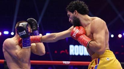 Hamzah Sheeraz defiende su cinturón OMB y sigue de cerca a Canelo
