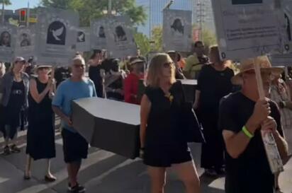 Protestas en EE. UU. exigen justicia por migrantes fallecidos bajo custodia de ICE