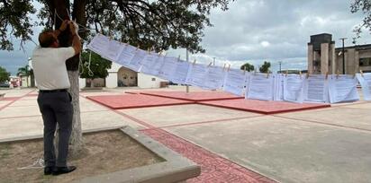 Regidor Juan Carlos Hernández instala “tendedero” para denunciar falta de información del Municipio